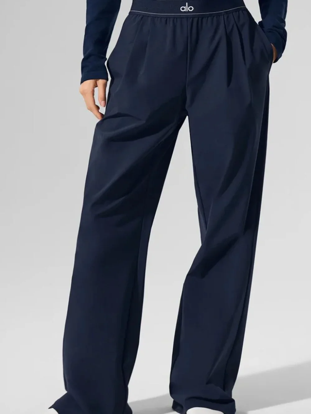 ⛵ NWT Alo Yoga Suit Up Trouser Navy ✨ Classic Wide Leg Pants 30